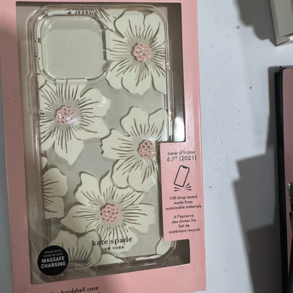 Kate Spade ♠️ protective hardshell case
10 foot drop tested - Picture 2 of 2